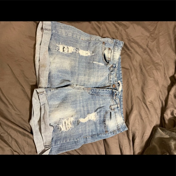 High wasted light washed denim shorts - Picture 1 of 4